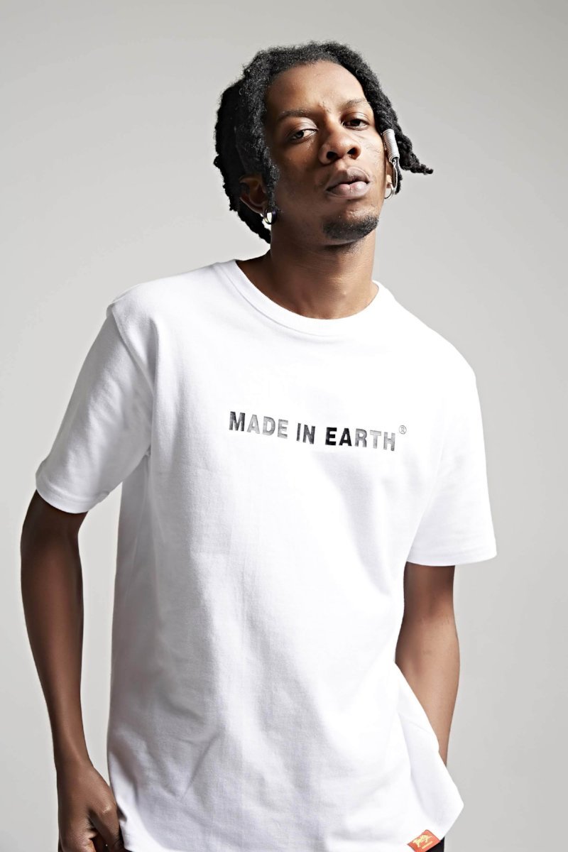T-Shirt Con Scritta "Made in Earth" a Girocollo